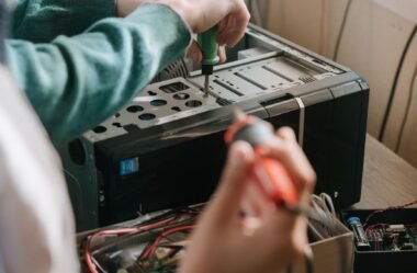 Domine a Arte da Montagem de Computadores: Curso Prático para Iniciantes que Buscam Qualificação Profissional