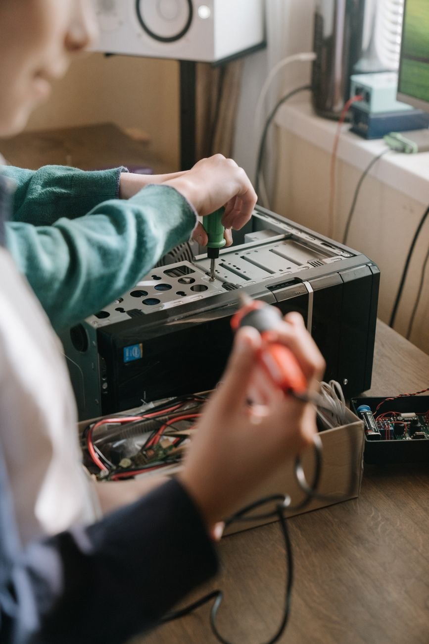 Domine a Arte da Montagem de Computadores: Curso Prático para Iniciantes que Buscam Qualificação Profissional