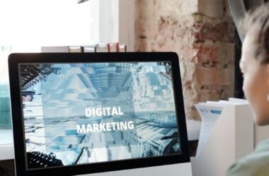 Desenvolva sua Carreira em Marketing Digital: Habilidades Práticas para Destacar seu Currículo e Aumentar sua Renda