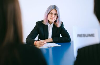 Como Construir Um Currículo Impecável que Atraia Recrutadores e Garanta O Primeiro Emprego