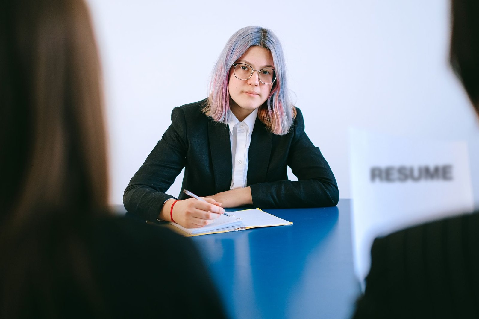 Como Construir Um Currículo Impecável que Atraia Recrutadores e Garanta O Primeiro Emprego