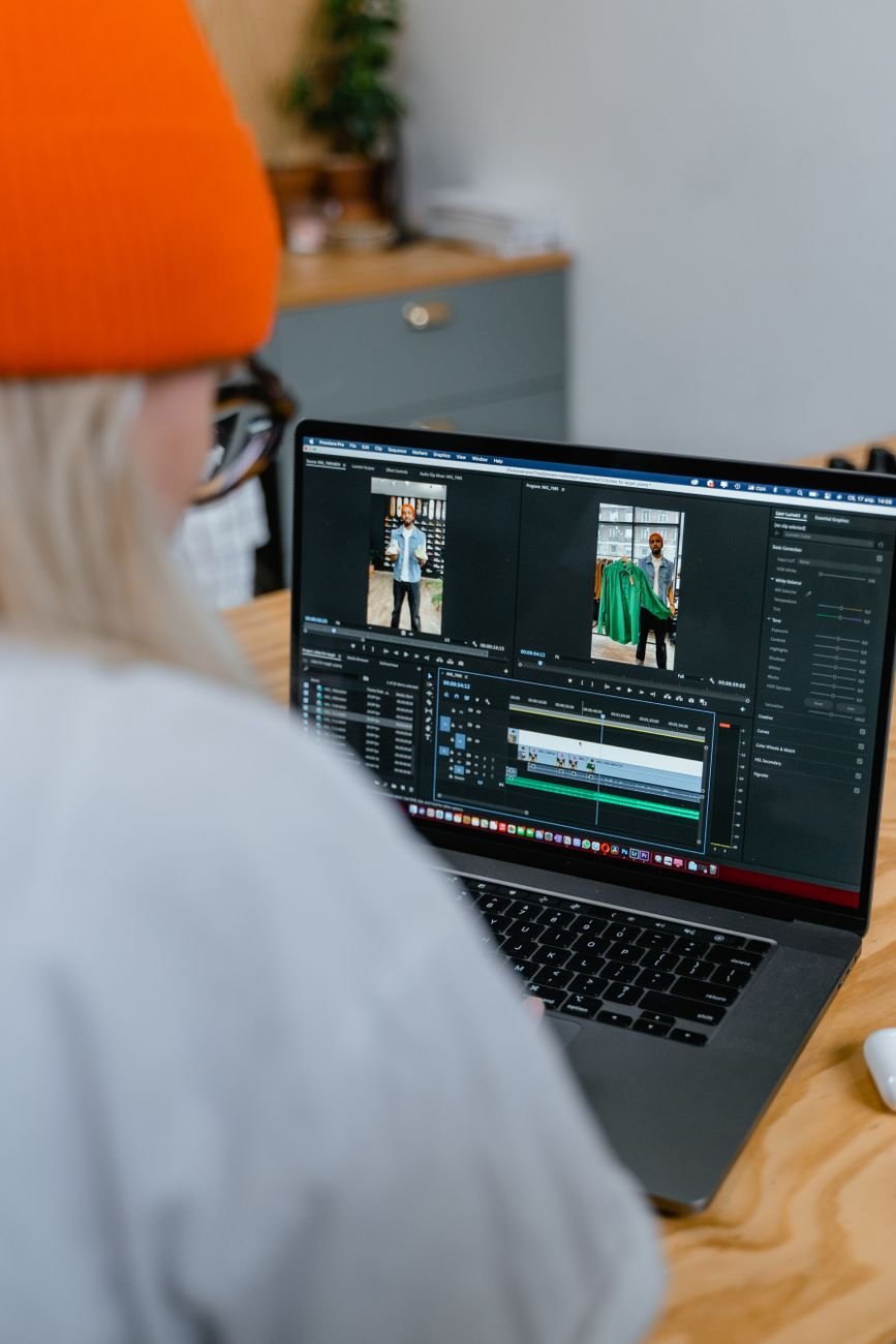 Dominando a Edição de Vídeos: Práticas Essenciais para Impulsionar sua Carreira na Era Digital
