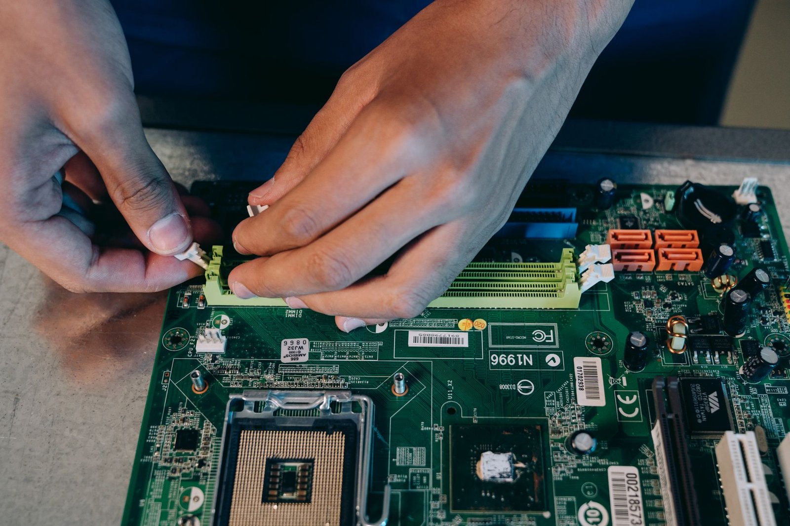 Manutenção de computadores do zero: aprenda a consertar e ganhe renda extra